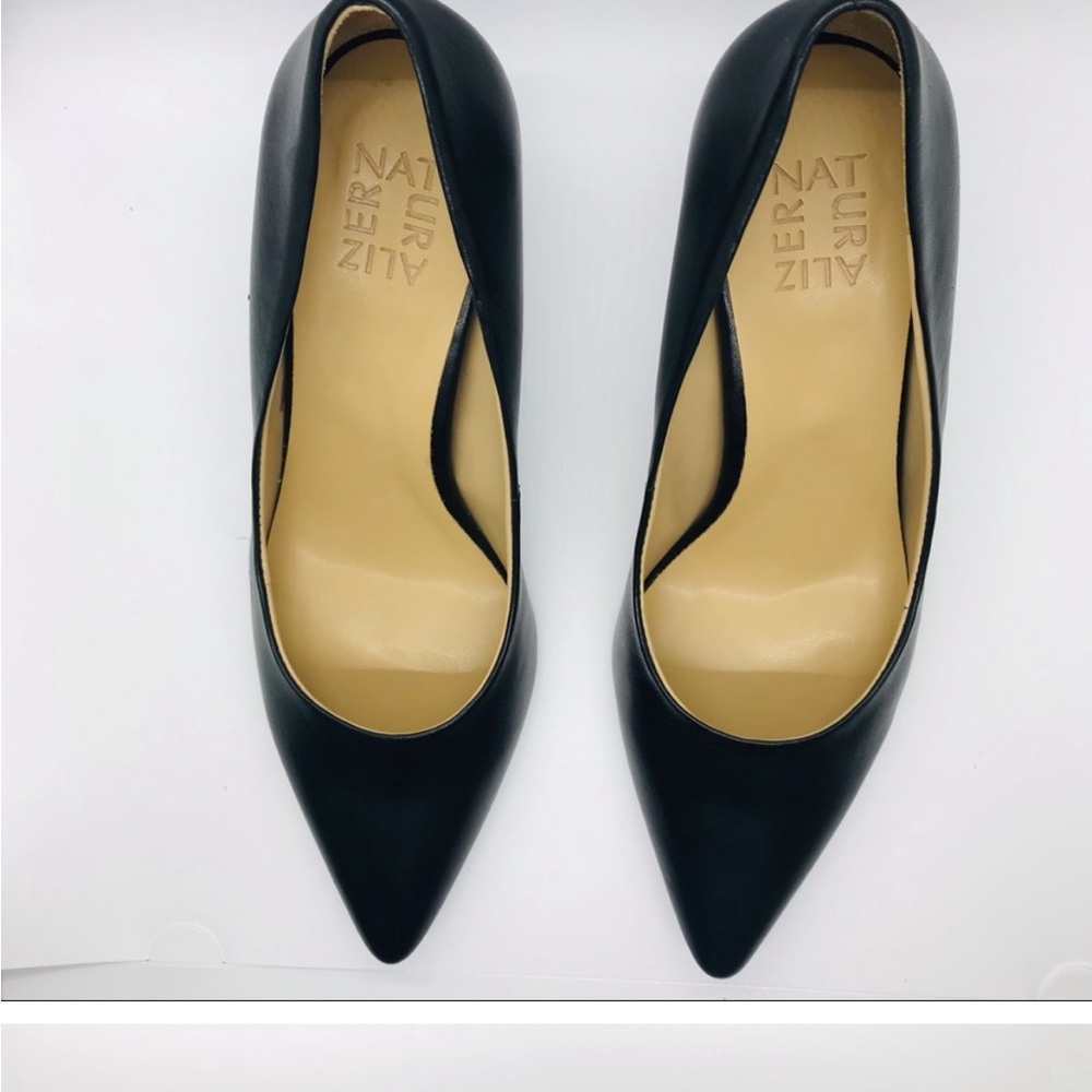 Naturalizer Everly black leather low heel